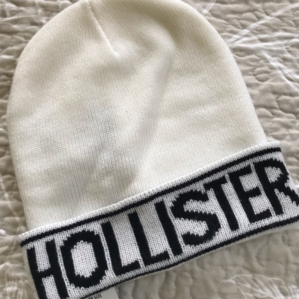 Hollister beanie. White